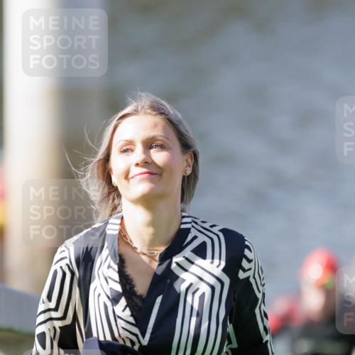 10.08.2025 - GEWOBA Citytriathlon Bremen H.Heesch http://msf.ph/oto/8546281 10.08.2025 10:16:54 Schwimmen 424, 459, 494 meine-sportfotos.de