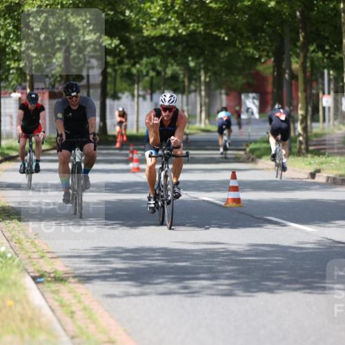 10.08.2025 - GEWOBA Citytriathlon Bremen Yannick Fuchs http://msf.ph/oto/8546285 10.08.2025 13:01:38 Radfahren 608, 663, 703, 716, 754, 800, 816, 819, 828, 851, 923 meine-sportfotos.de