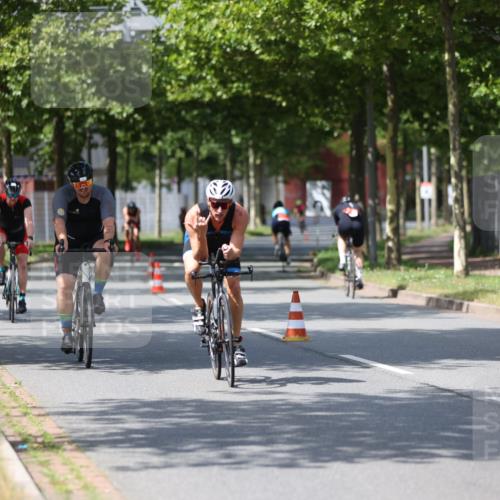 10.08.2025 - GEWOBA Citytriathlon Bremen Yannick Fuchs http://msf.ph/oto/8546290 10.08.2025 13:01:38 Radfahren 608, 663, 703, 716, 754, 800, 816, 819, 828, 851, 923 meine-sportfotos.de