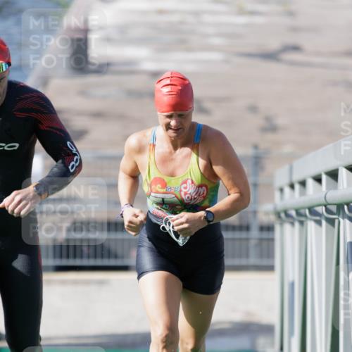 10.08.2025 - GEWOBA Citytriathlon Bremen H.Heesch http://msf.ph/oto/8546294 10.08.2025 10:16:56 Schwimmen 424, 459, 494 meine-sportfotos.de