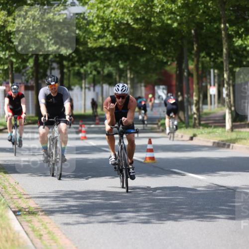 10.08.2025 - GEWOBA Citytriathlon Bremen Yannick Fuchs http://msf.ph/oto/8546295 10.08.2025 13:01:38 Radfahren 608, 663, 703, 716, 754, 800, 816, 819, 828, 851, 923 meine-sportfotos.de