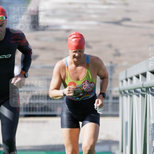 10.08.2025 - GEWOBA Citytriathlon Bremen H.Heesch http://msf.ph/oto/8546299 10.08.2025 10:16:56 Schwimmen 424, 459, 494 meine-sportfotos.de
