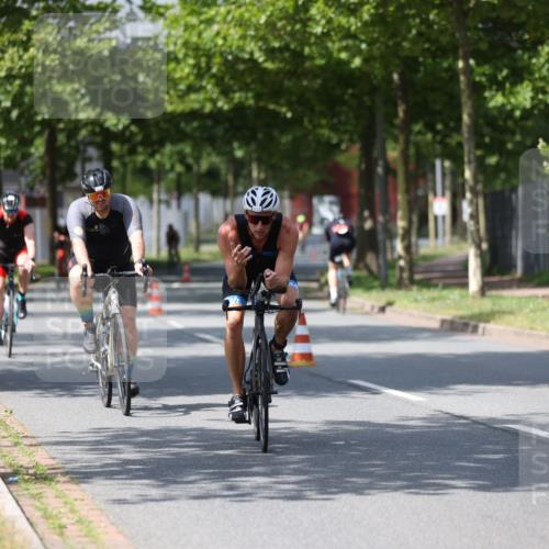 10.08.2025 - GEWOBA Citytriathlon Bremen Yannick Fuchs http://msf.ph/oto/8546303 10.08.2025 13:01:39 Radfahren 608, 663, 703, 716, 754, 800, 816, 819, 828, 851, 923 meine-sportfotos.de