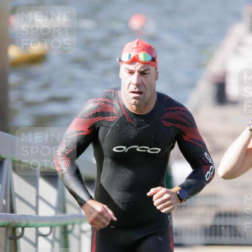 10.08.2025 - GEWOBA Citytriathlon Bremen H.Heesch http://msf.ph/oto/8546309 10.08.2025 10:16:58 Schwimmen 424, 459, 494 meine-sportfotos.de