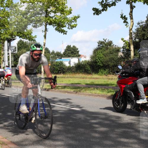 10.08.2025 - GEWOBA Citytriathlon Bremen Yannick Fuchs http://msf.ph/oto/8546310 10.08.2025 10:39:16 Radfahren 35, 107, 111, 113, 165, 215, 233, 440, 472, 481, 499 meine-sportfotos.de