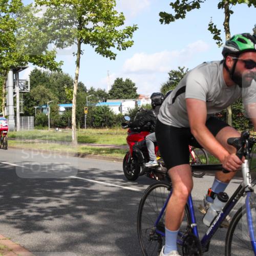 10.08.2025 - GEWOBA Citytriathlon Bremen Yannick Fuchs http://msf.ph/oto/8546313 10.08.2025 10:39:17 Radfahren 35, 107, 111, 165, 215, 233, 440, 472, 481, 499 meine-sportfotos.de