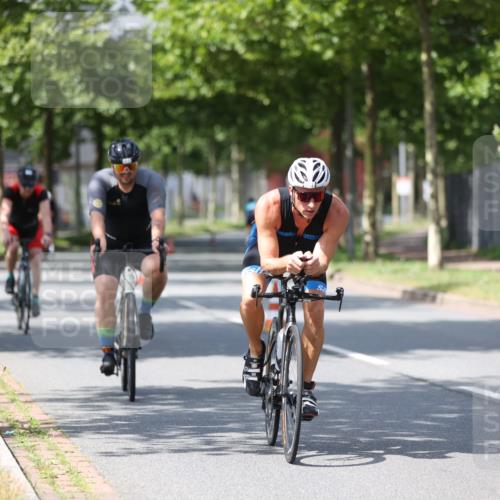 10.08.2025 - GEWOBA Citytriathlon Bremen Yannick Fuchs http://msf.ph/oto/8546315 10.08.2025 13:01:39 Radfahren 608, 663, 703, 716, 754, 800, 816, 819, 828, 851, 923 meine-sportfotos.de