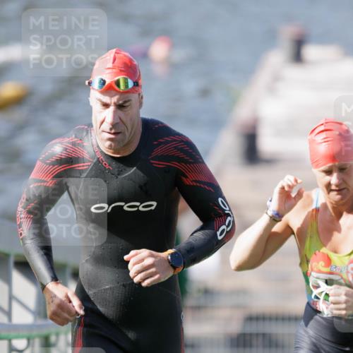 10.08.2025 - GEWOBA Citytriathlon Bremen H.Heesch http://msf.ph/oto/8546316 10.08.2025 10:16:58 Schwimmen 424, 459, 494 meine-sportfotos.de