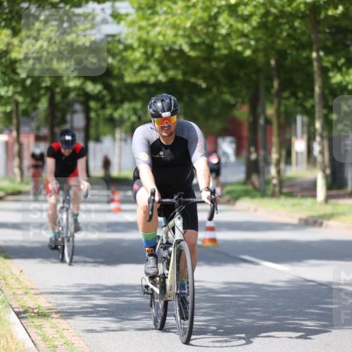 10.08.2025 - GEWOBA Citytriathlon Bremen Yannick Fuchs http://msf.ph/oto/8546320 10.08.2025 13:01:40 Radfahren 608, 663, 703, 716, 754, 800, 816, 819, 828, 851, 923 meine-sportfotos.de
