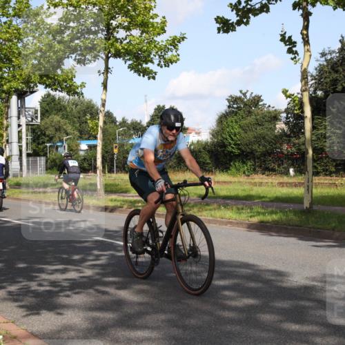 10.08.2025 - GEWOBA Citytriathlon Bremen Yannick Fuchs http://msf.ph/oto/8546321 10.08.2025 10:39:18 Radfahren 35, 107, 111, 165, 215, 233, 440, 472, 481 meine-sportfotos.de