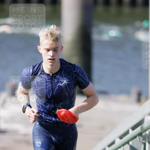 10.08.2025 - GEWOBA Citytriathlon Bremen H.Heesch http://msf.ph/oto/8546330 10.08.2025 10:17:08 Schwimmen 351 meine-sportfotos.de