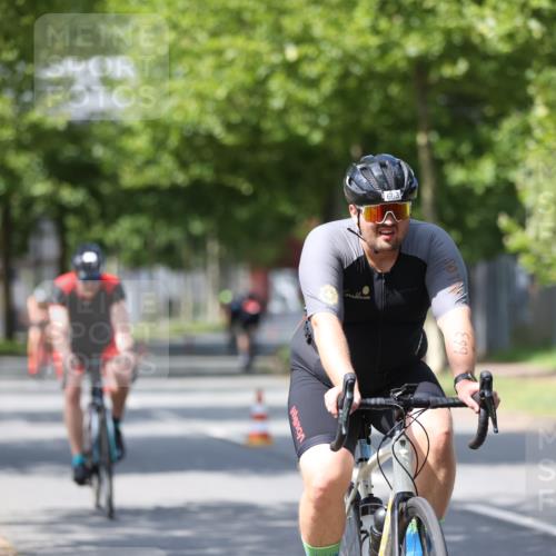 10.08.2025 - GEWOBA Citytriathlon Bremen Yannick Fuchs http://msf.ph/oto/8546333 10.08.2025 13:01:40 Radfahren 608, 663, 703, 716, 754, 800, 816, 819, 828, 851, 923 meine-sportfotos.de