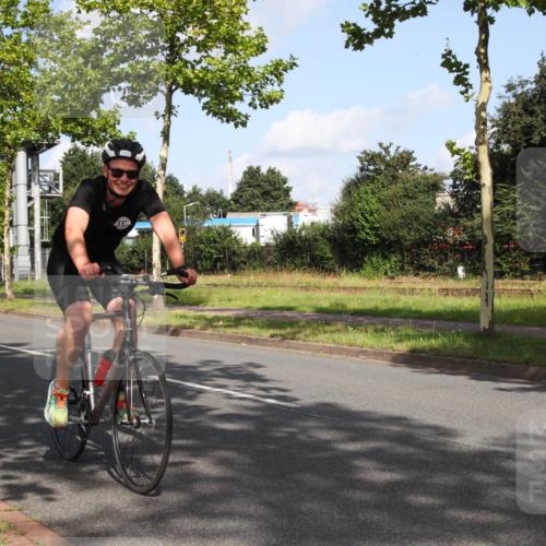 10.08.2025 - GEWOBA Citytriathlon Bremen Yannick Fuchs http://msf.ph/oto/8546334 10.08.2025 10:39:26 Radfahren 35, 87, 95, 107, 165, 185, 215, 221, 233, 374, 435, 436, 440, 453, 481 meine-sportfotos.de