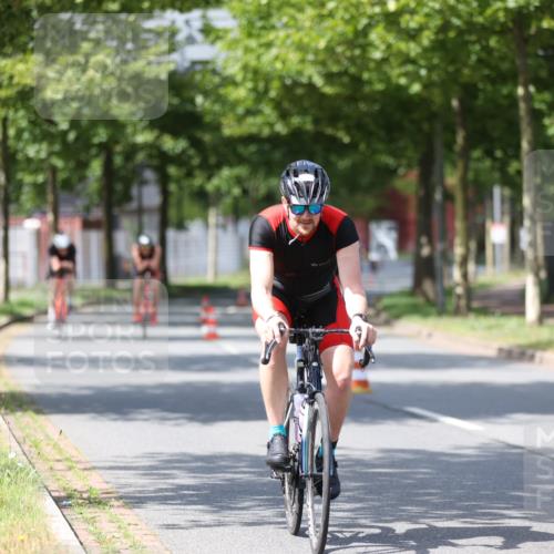 10.08.2025 - GEWOBA Citytriathlon Bremen Yannick Fuchs http://msf.ph/oto/8546340 10.08.2025 13:01:41 Radfahren 608, 663, 703, 716, 754, 800, 816, 819, 828, 851, 923, 953 meine-sportfotos.de