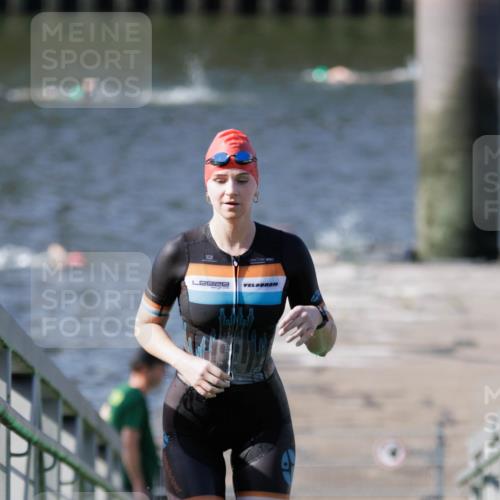 10.08.2025 - GEWOBA Citytriathlon Bremen H.Heesch http://msf.ph/oto/8546344 10.08.2025 10:17:28 Schwimmen 441 meine-sportfotos.de