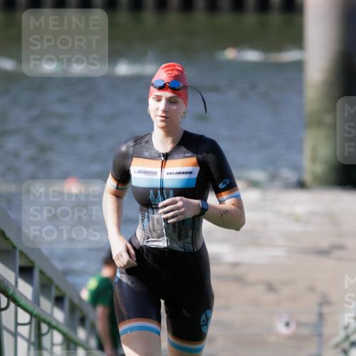 10.08.2025 - GEWOBA Citytriathlon Bremen H.Heesch http://msf.ph/oto/8546349 10.08.2025 10:17:28 Schwimmen 441 meine-sportfotos.de