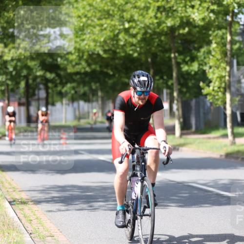 10.08.2025 - GEWOBA Citytriathlon Bremen Yannick Fuchs http://msf.ph/oto/8546352 10.08.2025 13:01:41 Radfahren 608, 663, 703, 716, 754, 800, 816, 819, 828, 851, 923, 953 meine-sportfotos.de