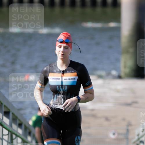 10.08.2025 - GEWOBA Citytriathlon Bremen H.Heesch http://msf.ph/oto/8546353 10.08.2025 10:17:28 Schwimmen 441 meine-sportfotos.de