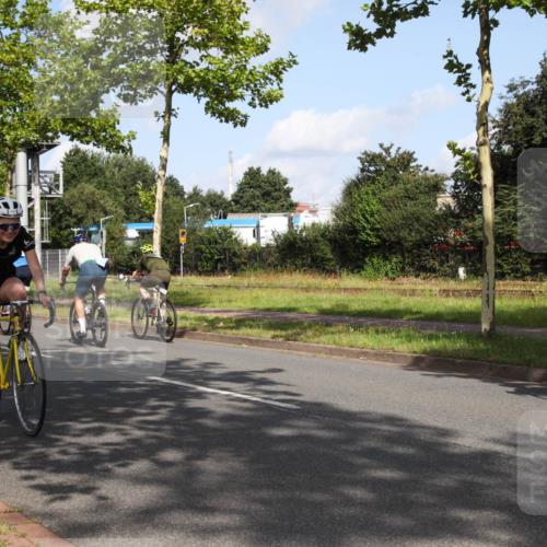 10.08.2025 - GEWOBA Citytriathlon Bremen Yannick Fuchs http://msf.ph/oto/8546354 10.08.2025 10:39:31 Radfahren 59, 87, 95, 107, 185, 201, 209, 221, 233, 374, 435, 436, 440, 453, 481 meine-sportfotos.de