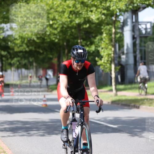 10.08.2025 - GEWOBA Citytriathlon Bremen Yannick Fuchs http://msf.ph/oto/8546357 10.08.2025 13:01:41 Radfahren 608, 663, 703, 716, 754, 800, 816, 819, 828, 851, 923, 953 meine-sportfotos.de
