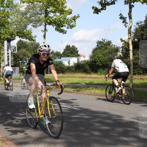 10.08.2025 - GEWOBA Citytriathlon Bremen Yannick Fuchs http://msf.ph/oto/8546359 10.08.2025 10:39:31 Radfahren 59, 87, 95, 107, 185, 201, 209, 221, 233, 374, 435, 436, 440, 453, 481 meine-sportfotos.de
