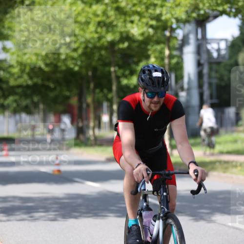 10.08.2025 - GEWOBA Citytriathlon Bremen Yannick Fuchs http://msf.ph/oto/8546361 10.08.2025 13:01:41 Radfahren 608, 663, 703, 716, 754, 800, 816, 819, 828, 851, 923, 953 meine-sportfotos.de