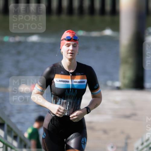 10.08.2025 - GEWOBA Citytriathlon Bremen H.Heesch http://msf.ph/oto/8546364 10.08.2025 10:17:29 Schwimmen 441 meine-sportfotos.de