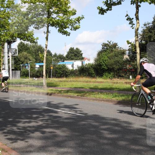10.08.2025 - GEWOBA Citytriathlon Bremen Yannick Fuchs http://msf.ph/oto/8546367 10.08.2025 10:39:33 Radfahren 59, 87, 95, 185, 193, 201, 209, 221, 233, 374, 435, 436, 440, 453, 481 meine-sportfotos.de