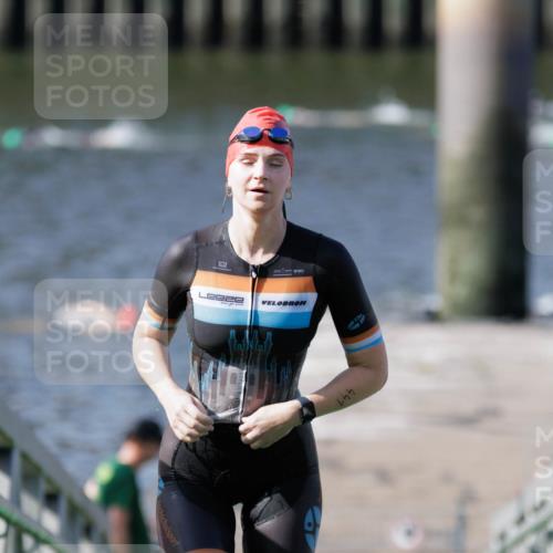 10.08.2025 - GEWOBA Citytriathlon Bremen H.Heesch http://msf.ph/oto/8546368 10.08.2025 10:17:29 Schwimmen 441 meine-sportfotos.de