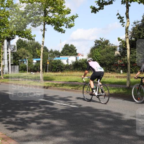 10.08.2025 - GEWOBA Citytriathlon Bremen Yannick Fuchs http://msf.ph/oto/8546371 10.08.2025 10:39:33 Radfahren 59, 87, 95, 185, 193, 201, 209, 221, 233, 374, 435, 436, 440, 453, 481 meine-sportfotos.de