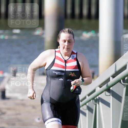 10.08.2025 - GEWOBA Citytriathlon Bremen H.Heesch http://msf.ph/oto/8546373 10.08.2025 10:17:37 Schwimmen 476 meine-sportfotos.de
