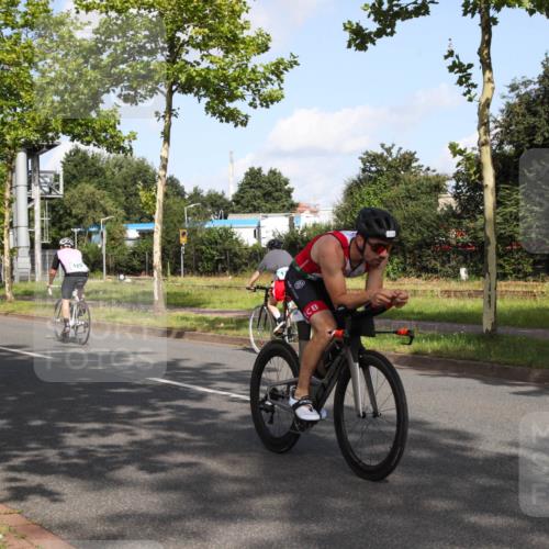 10.08.2025 - GEWOBA Citytriathlon Bremen Yannick Fuchs http://msf.ph/oto/8546374 10.08.2025 10:39:34 Radfahren 59, 87, 95, 185, 193, 201, 209, 221, 233, 374, 435, 436, 440, 453, 481 meine-sportfotos.de