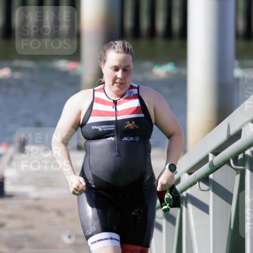10.08.2025 - GEWOBA Citytriathlon Bremen H.Heesch http://msf.ph/oto/8546378 10.08.2025 10:17:38 Schwimmen 476 meine-sportfotos.de
