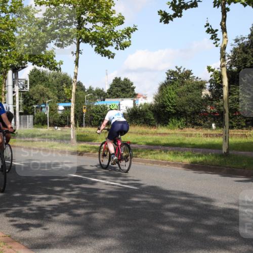 10.08.2025 - GEWOBA Citytriathlon Bremen Yannick Fuchs http://msf.ph/oto/8546386 10.08.2025 10:39:37 Radfahren 59, 87, 95, 185, 193, 201, 209, 221, 233, 374, 435, 436, 440, 453 meine-sportfotos.de