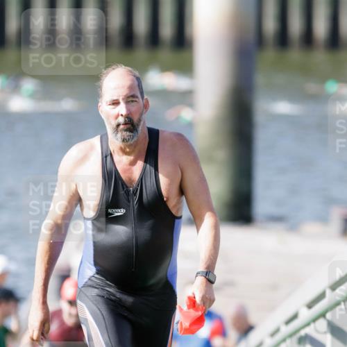10.08.2025 - GEWOBA Citytriathlon Bremen H.Heesch http://msf.ph/oto/8546389 10.08.2025 10:17:51 Schwimmen 387, 427, 509, 510 meine-sportfotos.de