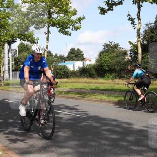 10.08.2025 - GEWOBA Citytriathlon Bremen Yannick Fuchs http://msf.ph/oto/8546390 10.08.2025 10:39:37 Radfahren 59, 87, 95, 185, 193, 201, 209, 221, 233, 374, 435, 436, 440, 453 meine-sportfotos.de