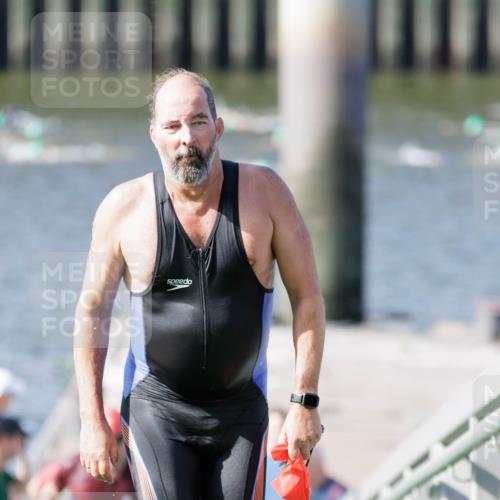 10.08.2025 - GEWOBA Citytriathlon Bremen H.Heesch http://msf.ph/oto/8546391 10.08.2025 10:17:51 Schwimmen 387, 427, 509, 510 meine-sportfotos.de