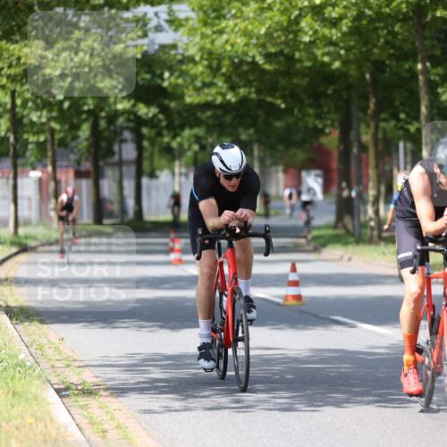 10.08.2025 - GEWOBA Citytriathlon Bremen Yannick Fuchs http://msf.ph/oto/8546394 10.08.2025 13:01:44 Radfahren 608, 663, 703, 716, 754, 800, 816, 819, 828, 851, 923, 953, 964 meine-sportfotos.de