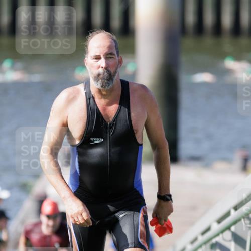 10.08.2025 - GEWOBA Citytriathlon Bremen H.Heesch http://msf.ph/oto/8546396 10.08.2025 10:17:51 Schwimmen 387, 427, 509, 510 meine-sportfotos.de