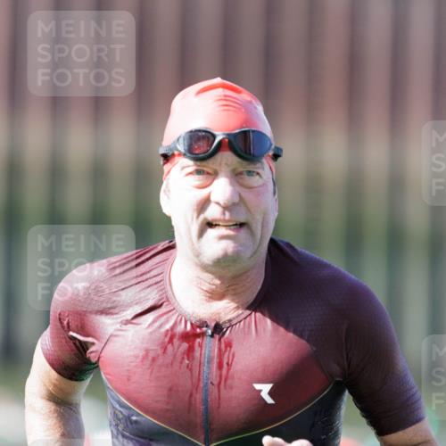 10.08.2025 - GEWOBA Citytriathlon Bremen H.Heesch http://msf.ph/oto/8546397 10.08.2025 10:17:58 Schwimmen 387, 433, 509, 510 meine-sportfotos.de