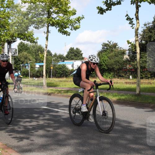 10.08.2025 - GEWOBA Citytriathlon Bremen Yannick Fuchs http://msf.ph/oto/8546398 10.08.2025 10:39:39 Radfahren 59, 87, 95, 143, 185, 193, 201, 209, 221, 233, 374, 435, 436, 440, 453 meine-sportfotos.de