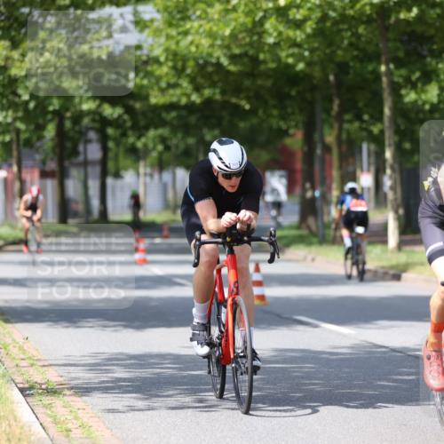 10.08.2025 - GEWOBA Citytriathlon Bremen Yannick Fuchs http://msf.ph/oto/8546400 10.08.2025 13:01:44 Radfahren 608, 663, 703, 716, 754, 800, 816, 819, 828, 851, 923, 953, 964 meine-sportfotos.de
