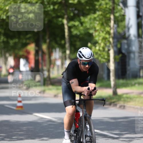 10.08.2025 - GEWOBA Citytriathlon Bremen Yannick Fuchs http://msf.ph/oto/8546403 10.08.2025 12:07:42 Radfahren 559, 609, 646, 650, 660, 693, 705, 706, 721, 723, 740, 815, 879 meine-sportfotos.de