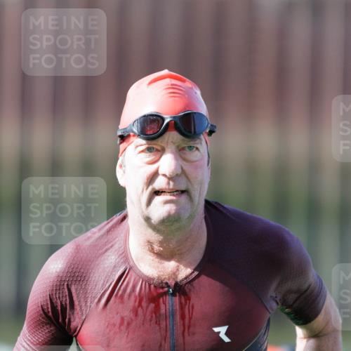 10.08.2025 - GEWOBA Citytriathlon Bremen H.Heesch http://msf.ph/oto/8546404 10.08.2025 10:17:59 Schwimmen 387, 433, 509, 510 meine-sportfotos.de