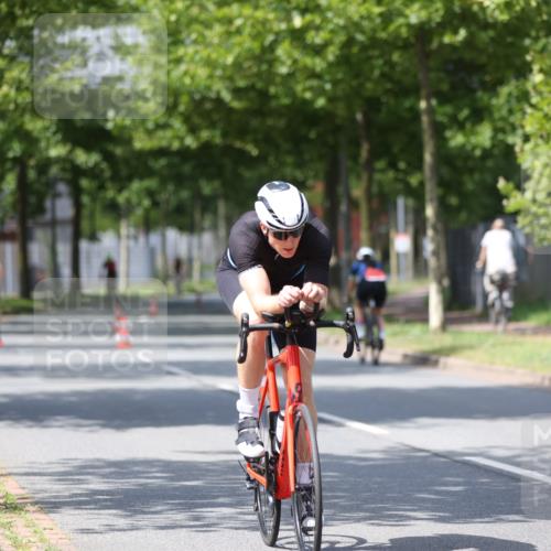 10.08.2025 - GEWOBA Citytriathlon Bremen Yannick Fuchs http://msf.ph/oto/8546405 10.08.2025 13:01:44 Radfahren 608, 663, 703, 716, 754, 800, 816, 819, 828, 851, 923, 953, 964 meine-sportfotos.de