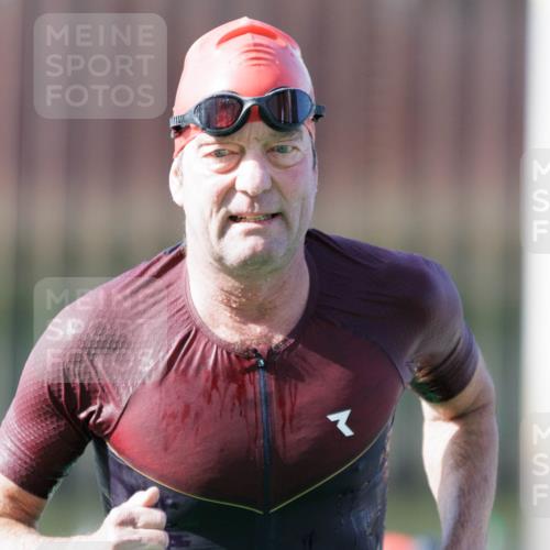 10.08.2025 - GEWOBA Citytriathlon Bremen H.Heesch http://msf.ph/oto/8546407 10.08.2025 10:17:59 Schwimmen 387, 433, 509, 510 meine-sportfotos.de