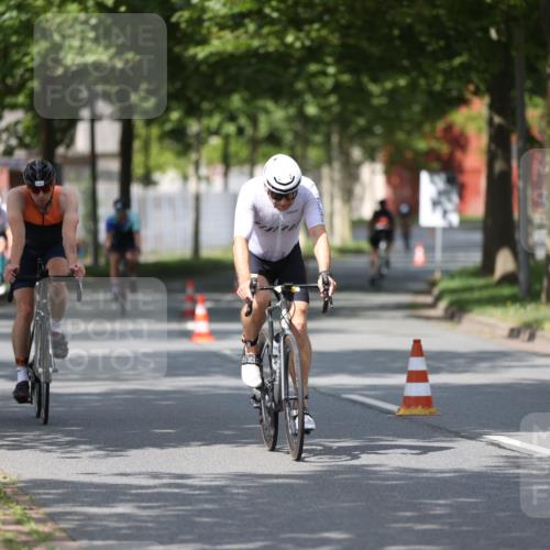 10.08.2025 - GEWOBA Citytriathlon Bremen Yannick Fuchs http://msf.ph/oto/8546410 10.08.2025 12:07:43 Radfahren 559, 609, 646, 650, 660, 693, 705, 706, 721, 723, 740, 879 meine-sportfotos.de