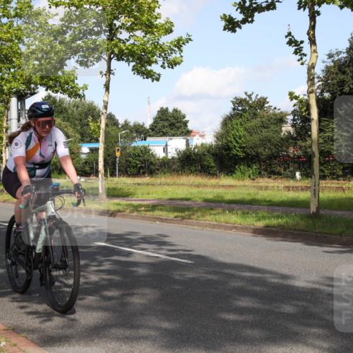 10.08.2025 - GEWOBA Citytriathlon Bremen Yannick Fuchs http://msf.ph/oto/8546414 10.08.2025 10:39:46 Radfahren 59, 77, 87, 95, 143, 185, 193, 201, 209, 221, 374, 435, 436, 453, 496 meine-sportfotos.de