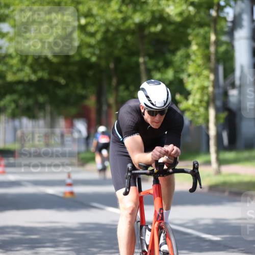 10.08.2025 - GEWOBA Citytriathlon Bremen Yannick Fuchs http://msf.ph/oto/8546415 10.08.2025 13:01:44 Radfahren 608, 663, 703, 716, 754, 800, 816, 819, 828, 851, 923, 953, 964 meine-sportfotos.de