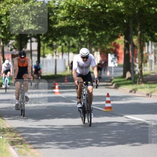 10.08.2025 - GEWOBA Citytriathlon Bremen Yannick Fuchs http://msf.ph/oto/8546416 10.08.2025 12:07:43 Radfahren 559, 609, 646, 650, 660, 693, 705, 706, 721, 723, 740, 879 meine-sportfotos.de